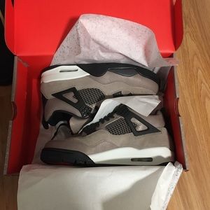 This are brand new Air Jordan 4 Retro Taupe Haze brand new never worn